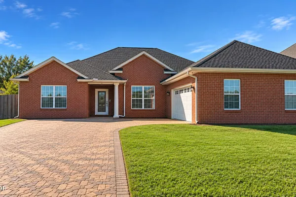 207 LAKEVIEW TER