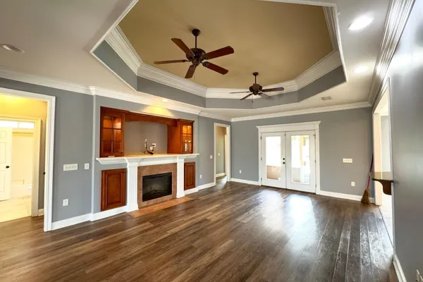 207 LAKEVIEW TER
