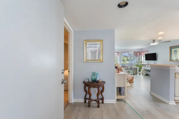 351 LAKE ARROWHEAD RD 402