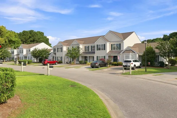 1282 HARVESTER CIR 1282