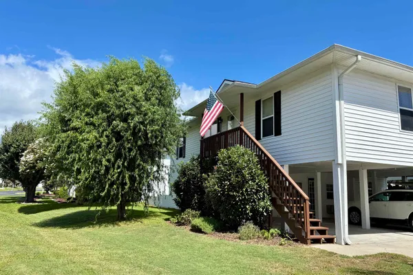 482 BAY DR
