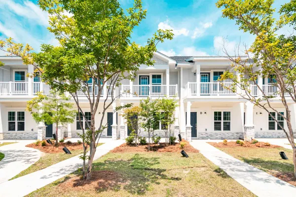 861 MAXINE CT 4E