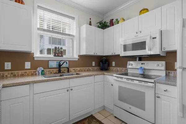 5825 CATALINA DR 325