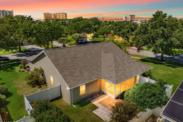 218 BILTMORE PL