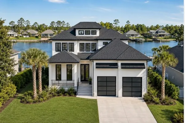 305 MESA GRANDE DR