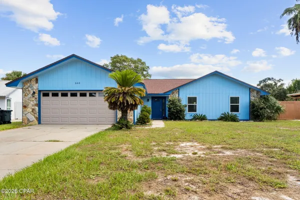 560 LAGOON OAKS DR