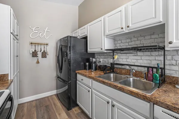 221 PORTSMITH DR 8