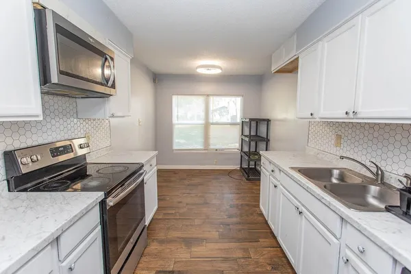 2000 GREENS BLVD 15-B