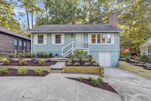 2215 JEFFERSON CIR