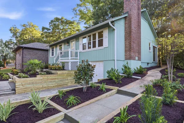 2215 JEFFERSON CIR