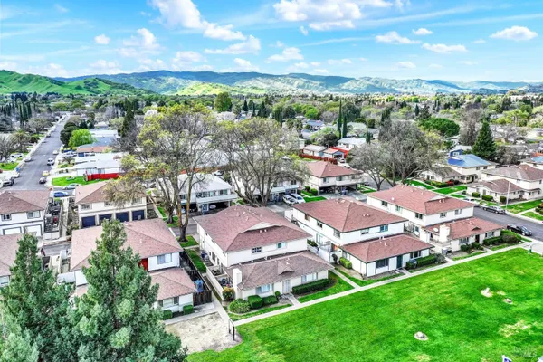 1941 ALETHA LN 4