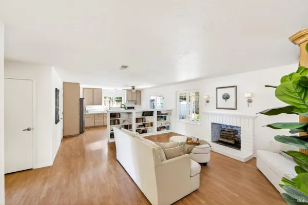 3541 TWIN OAKS DR