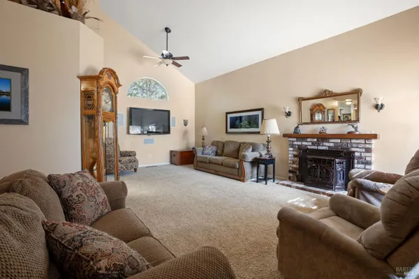 105 WILLIAM CIR
