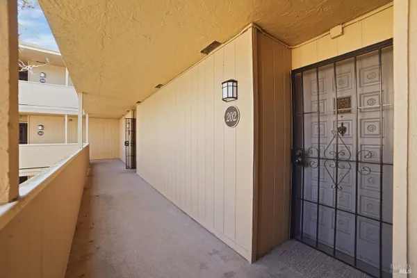 1370 TOWNVIEW AVE 202