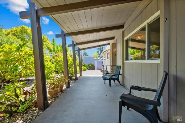 7 CHICO DR
