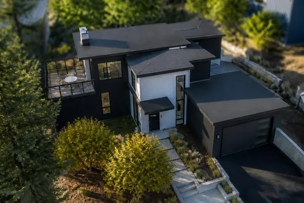 1 REDWOOD AVE