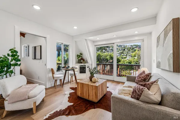 105 3RD ST 4