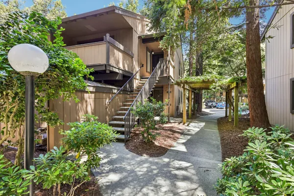 93 NICHOLAS CT