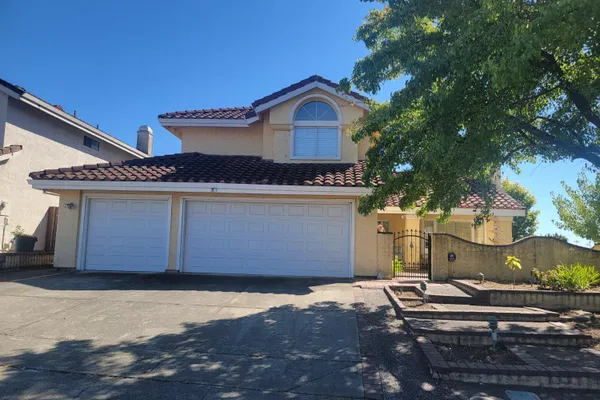 825 BRITANNIA DR