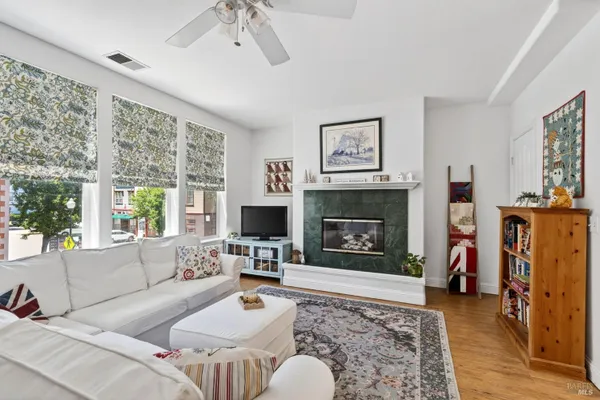 1049 MCCLELLAND DR