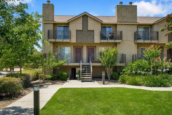 1152 PEAR TREE LN