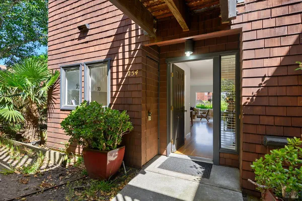 254 HEADLANDS CT