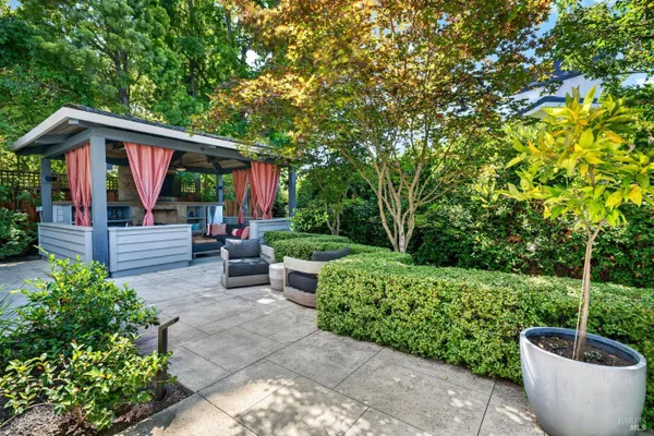 1926 OAK CIR