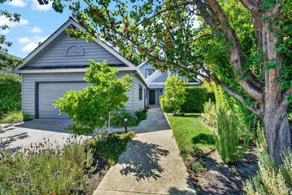 1926 OAK CIR