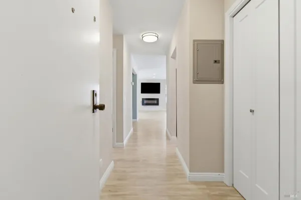 8 LAKEVIEW CT