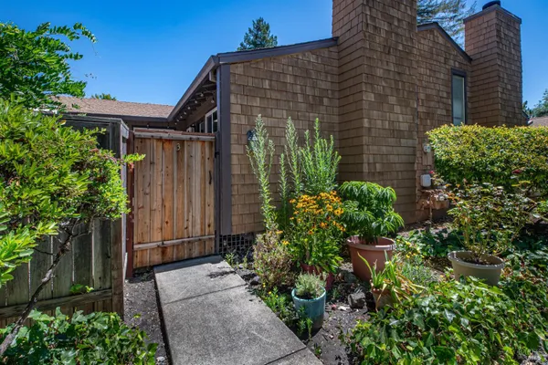 850 E COTATI AVE 3