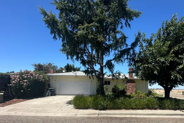 335 SIERRA AVE