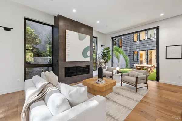 5 TARTAN RD