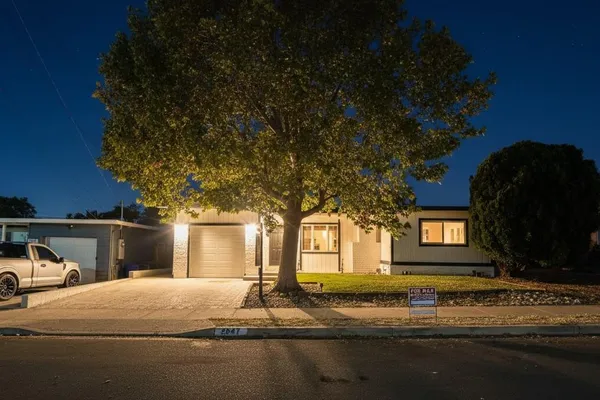 2847 AVON AVE