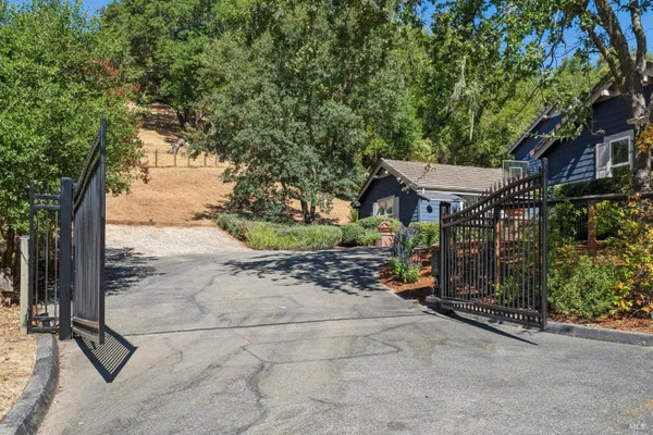 30 OAK SHADE LN