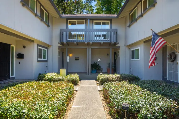 477 ALAMO CREEK CT E