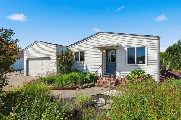 212 BETSY PL