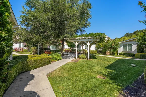 530 ENTRADA DR 202