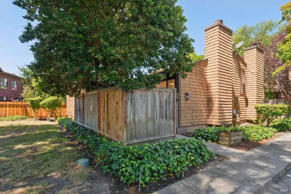 850 E COTATI AVE 15