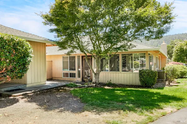 1 MEADOWGREEN CT