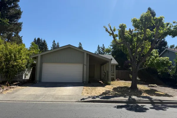 238 HUMMINGBIRD CT