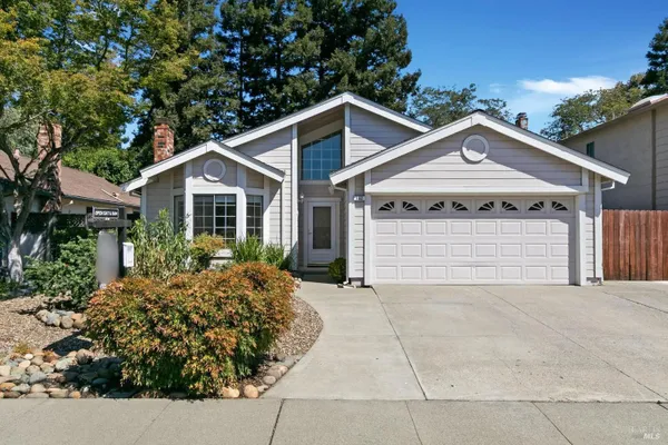462 DANBURY CIR