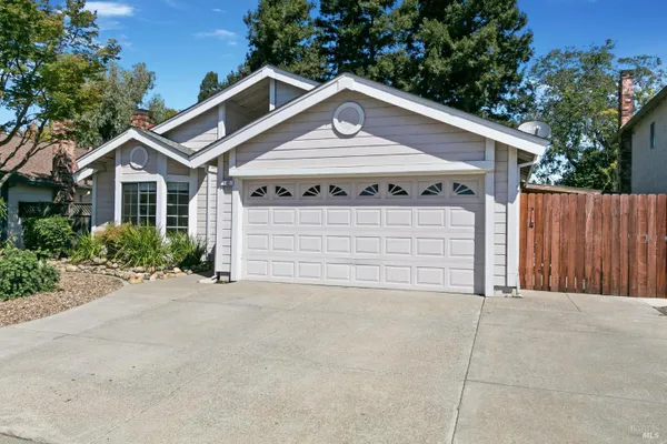 462 DANBURY CIR