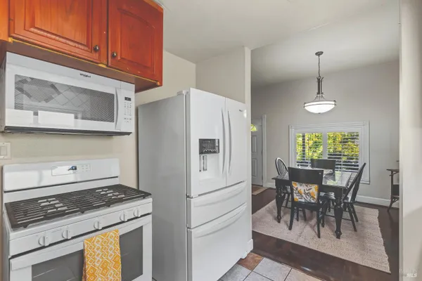 133 W 6TH ST