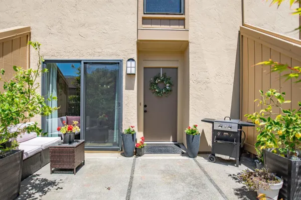 100 MARIN CENTER DR 28