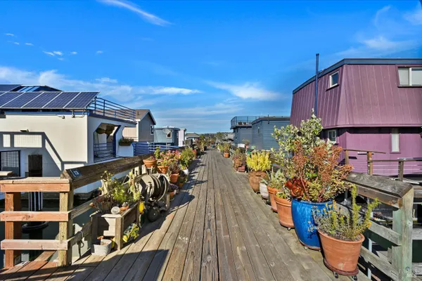 17 LIBERTY DOCK
