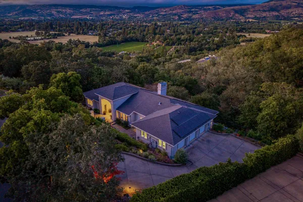 26 OLD COACH RD