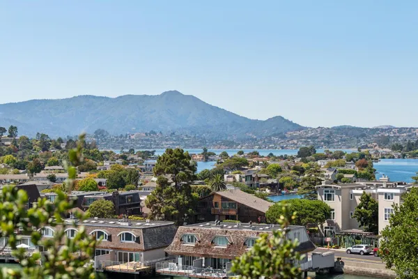 11 ALCATRAZ AVE