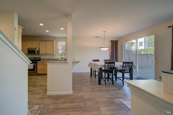 1125 STRAWBERRY LN