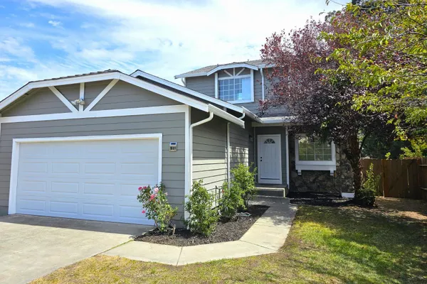 1001 CAMELLIA CT