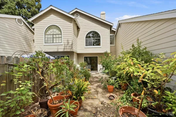 125 GOLDEN GATE CIR